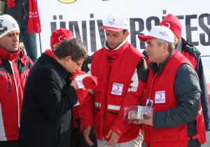 Korkma !..Sönmez bu şafaklarda....